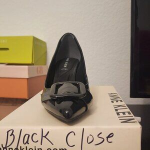 Anne Klein - Size 7 - Black